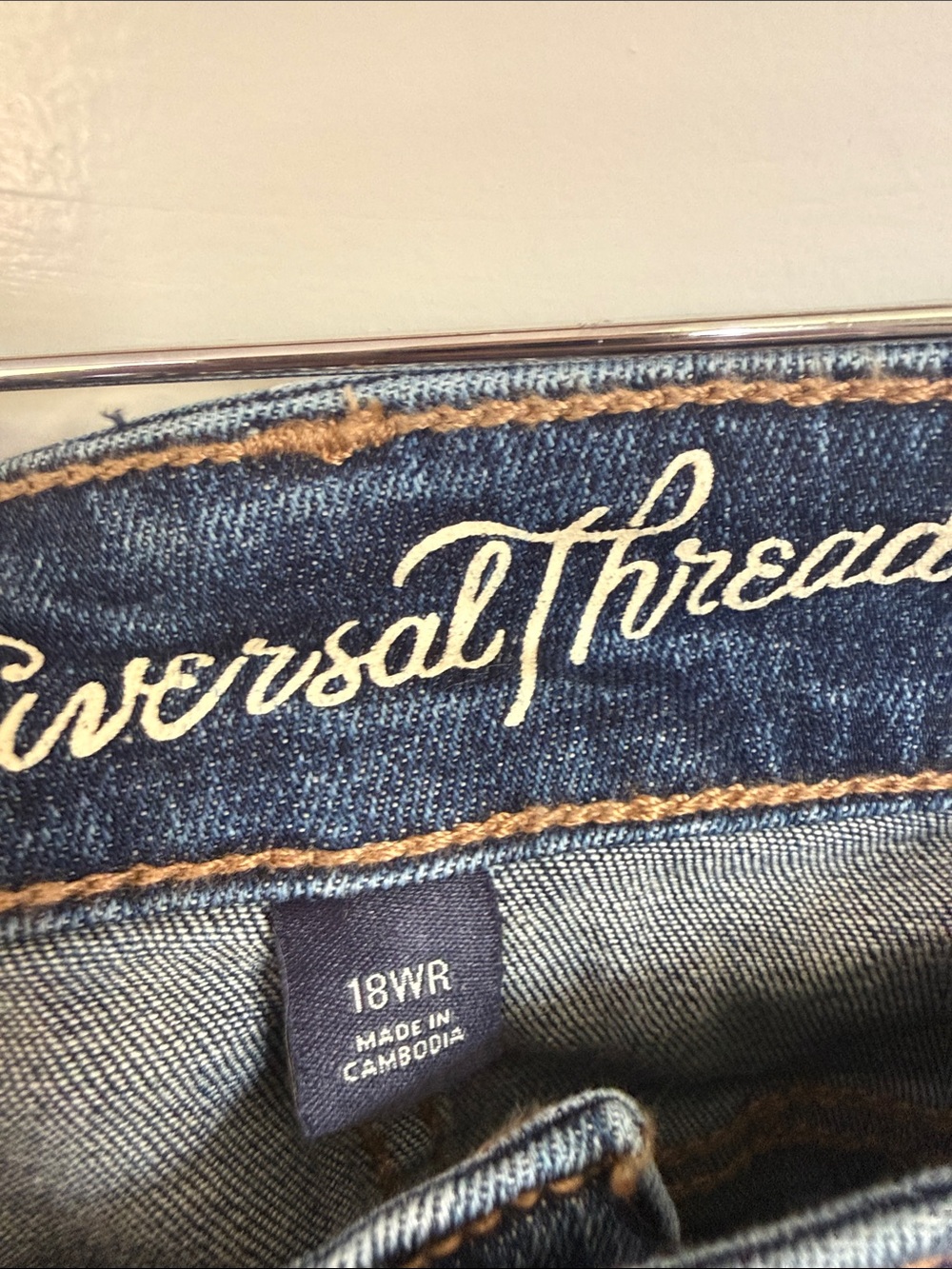 Universal Thread NWT Midwash Blue Ladies Jeans with Patch Detail 18 W - Picture 4 of 7